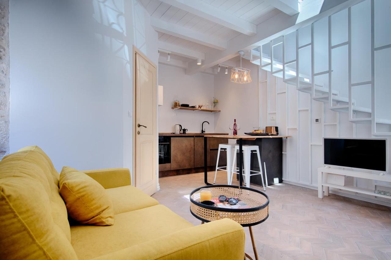 Studio Apartment Vicencina Vis Bagian luar foto